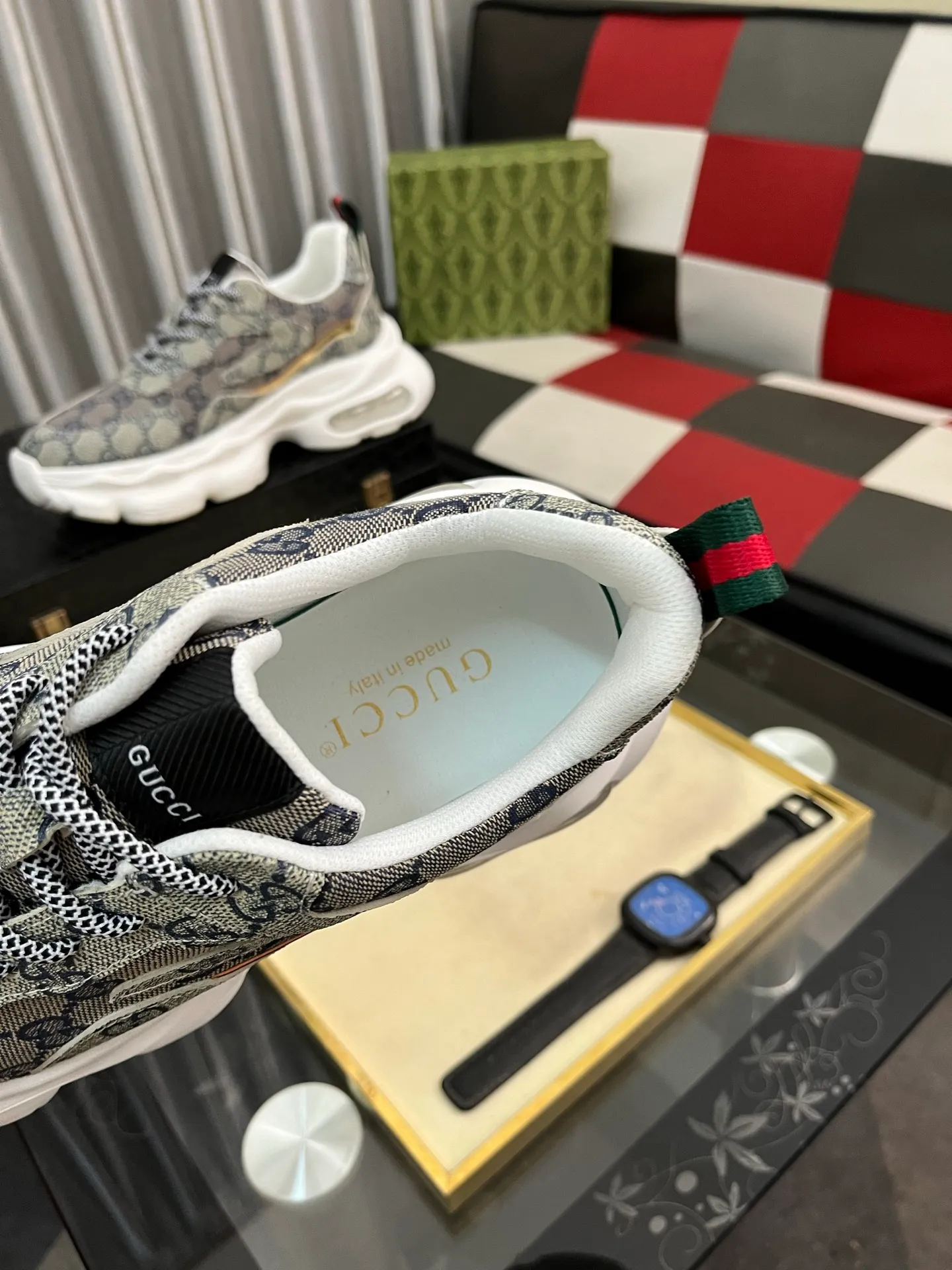 Men's shoes💰438⌚️⌚️[Gucci] Gucci's new men's genuine leather casual shoes, the highest version on the market, any comparison is welcome🆚! The original leather has excellent texture and is super high-end! Fetal sheep net lining imported from Italy, removable pad! Luxurious materials and fine workmanship, highly recommended! Code number: 38-444️⃣Colors available